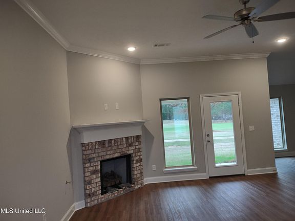 4th image of 618 Westfield Dr