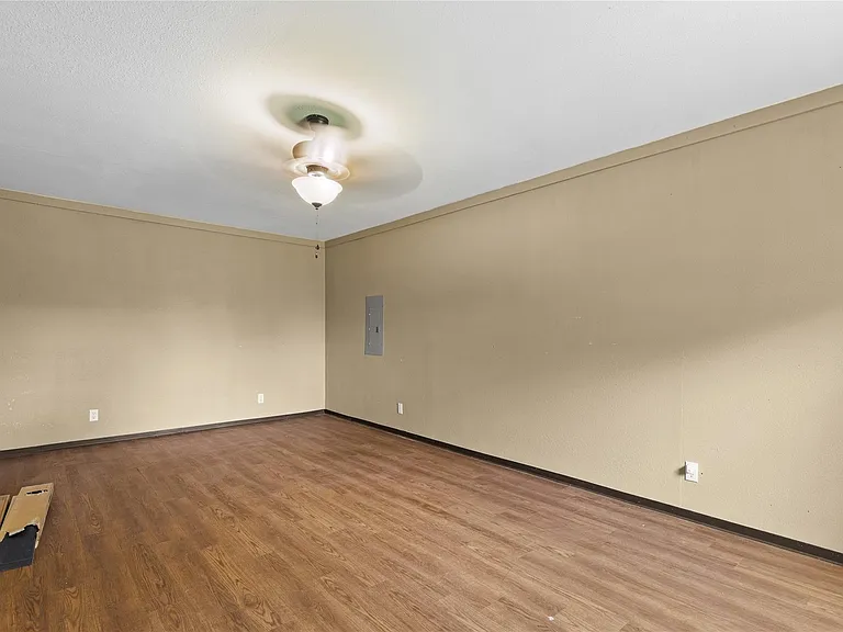 10973 Longstreet Rd — Photo 17