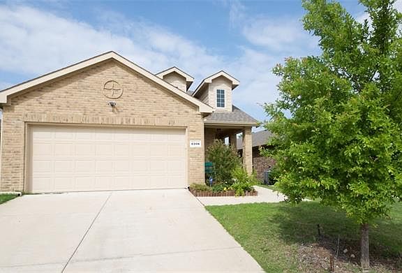 3rd image of 1208 Silver Maple Ln