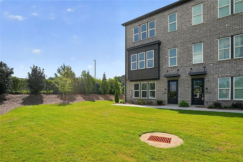 3 bed, 3.5 bath, 2137 sqft, $4,000 — Photo 2