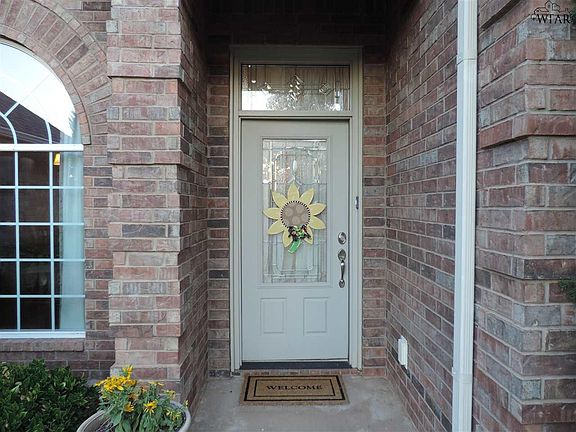 2nd image of 6 Saint Andrews Ct
