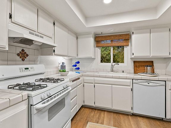 3rd image of 609 Canada St APT H