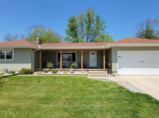 6 E Silver St, Wapakoneta, OH 45895