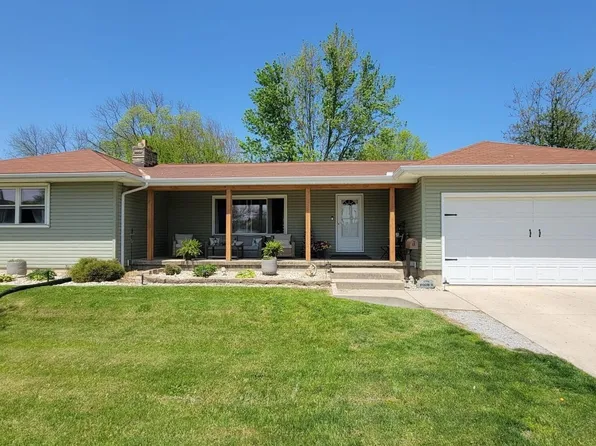 6 E Silver St, Wapakoneta, OH 45895