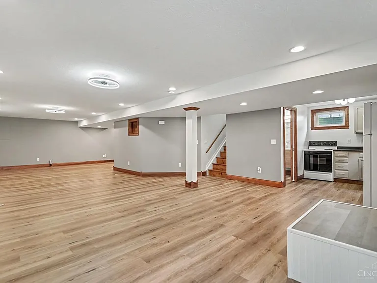 17 Washington Ave — Photo 15