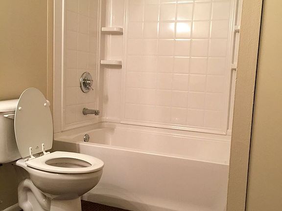 4th image of 3415 E Surrey Dr