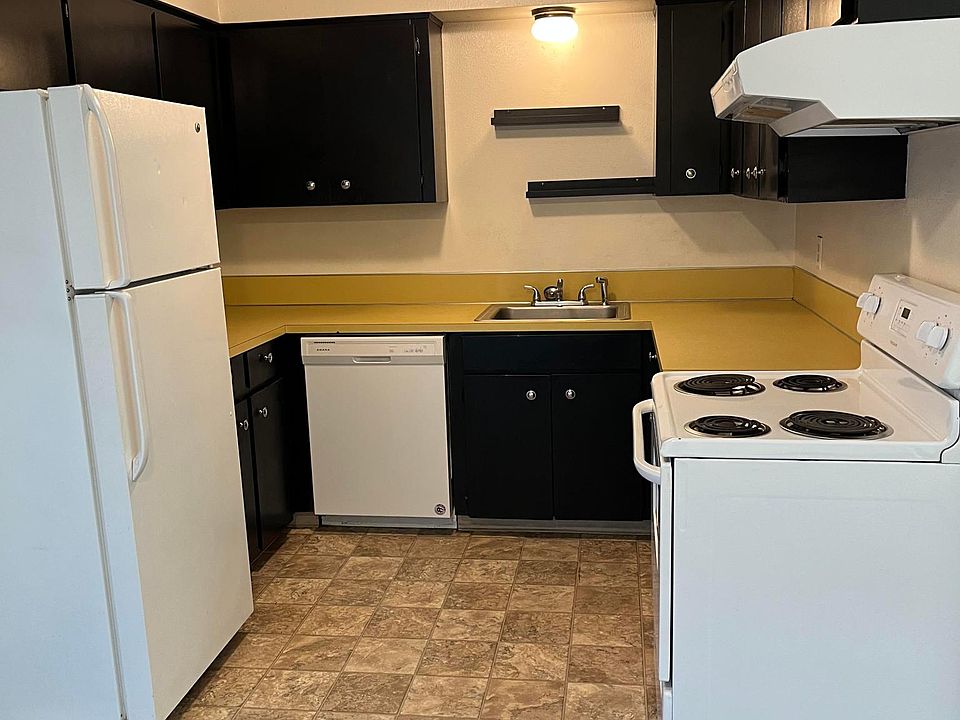 2nd image of 12424 SE River Rd #9