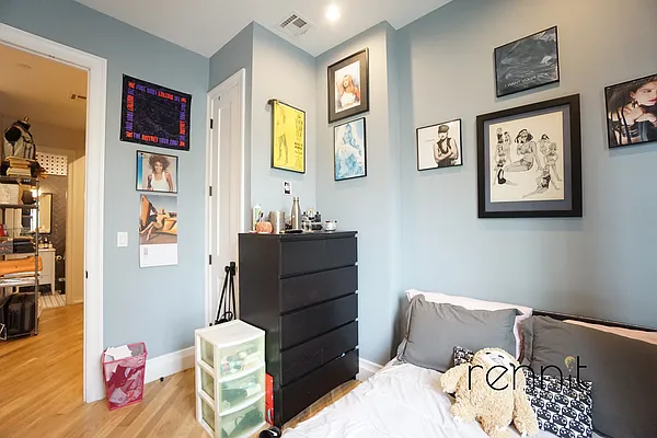 Rented by Rennit Inc. | media 9