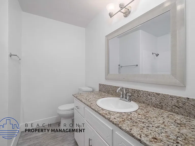 355 Coronado Ave. — Photo 20
