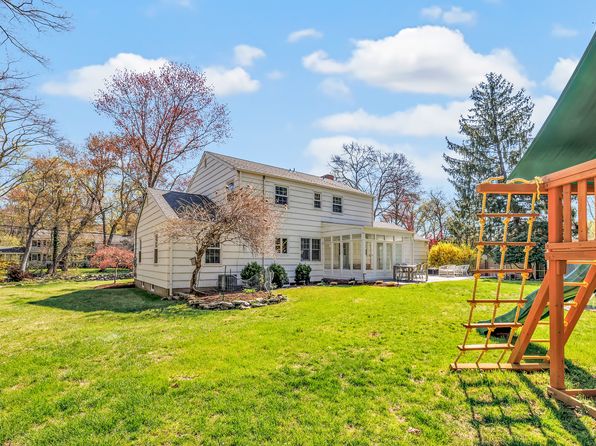 1115 Galloping Hill Rd, Fairfield, CT 06824