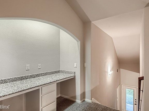 4th image of 905 Ponderosa Dr