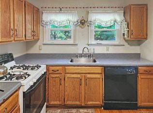 15 Grove St, Highland, NY 12528