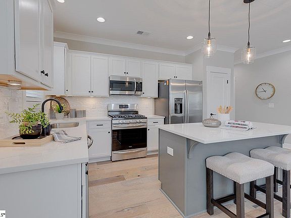 4th image of 120 Lilia Hill Cir