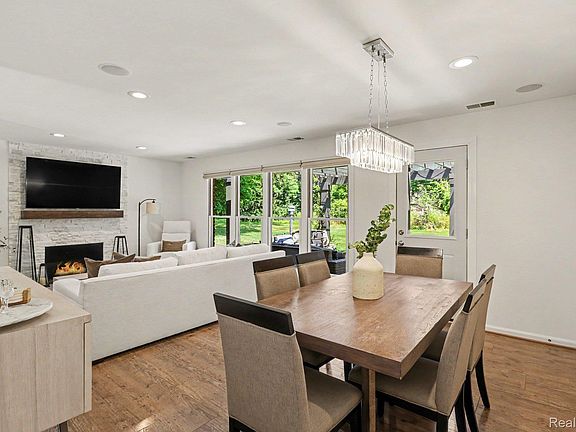 5th image of 4056 Chestnut Hill Dr