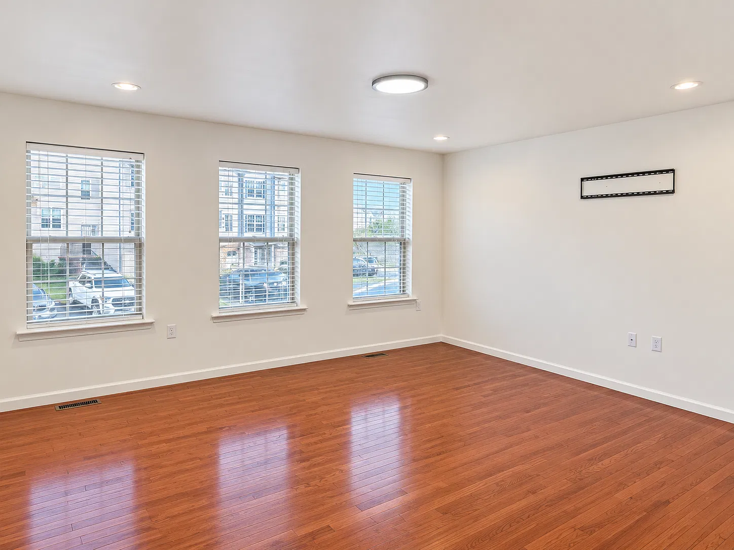 3 bed, 2600 sqft, $2,495 — Photo 4