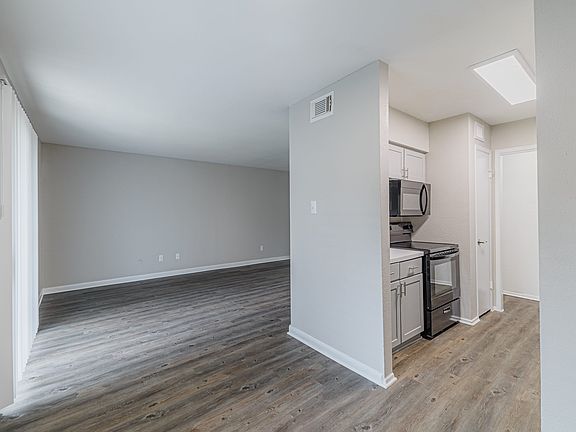 3rd image of 1111 Golfview Dr #107