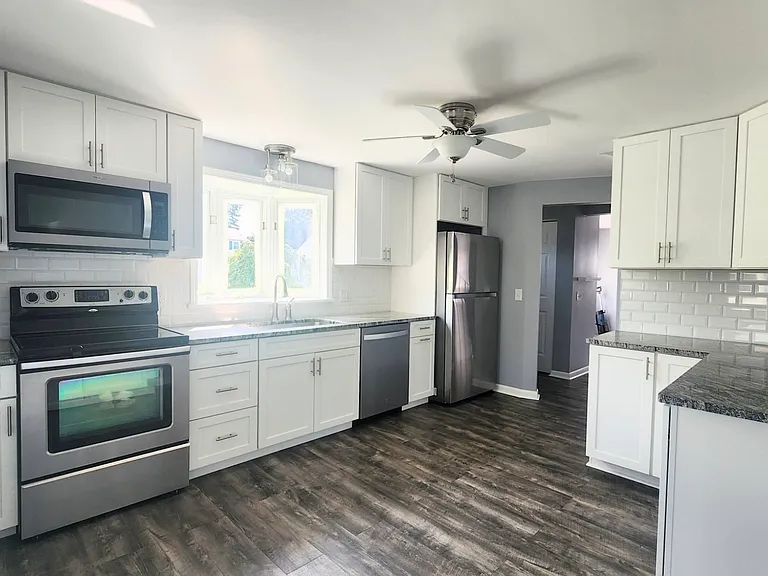 196 Saint Johns Dr — Photo 2