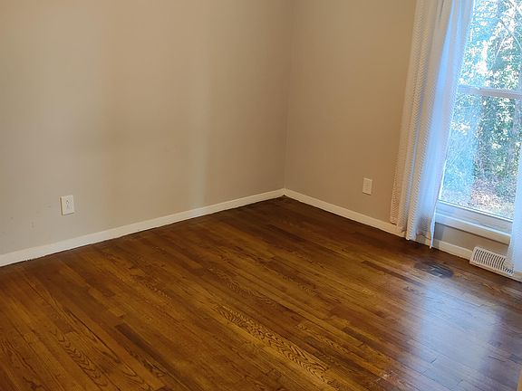 5th image of 3108 Erskine Dr #1