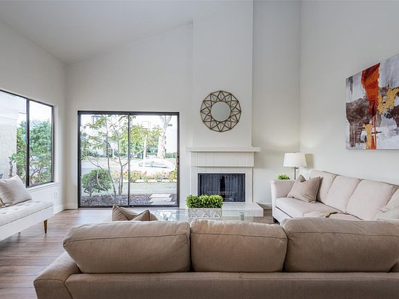 4th image of 586 Seahorse Ln