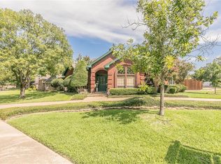 1800 Arthurs Cir, Bedford, TX 76021