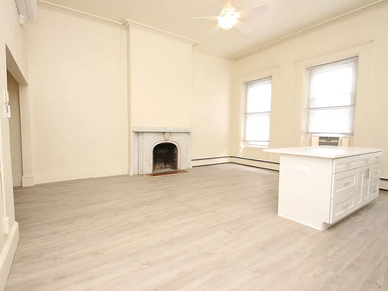 402 S 9th St — Photo 23