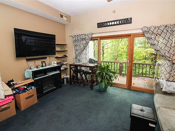 5th image of 616 Carriage Cir