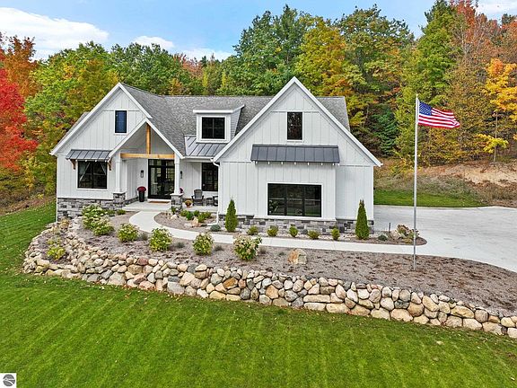 3rd image of 8040 S Skye Hill Dr