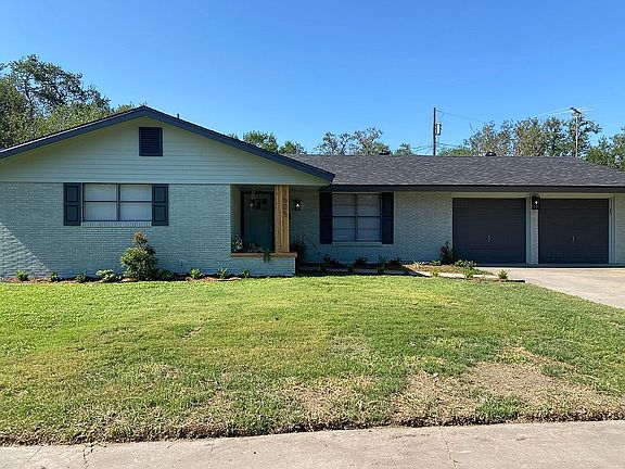 2nd image of 1605 Santa Maria St