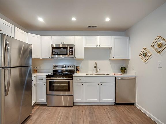 4th image of 1515 Bennett Ave APT 103