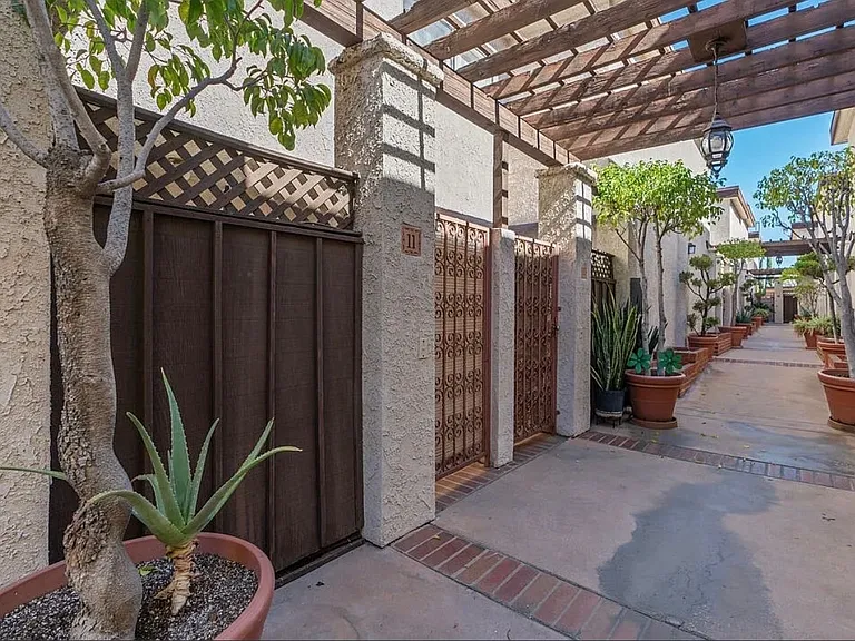 9210 Van Nuys Blvd #9 — Photo 2