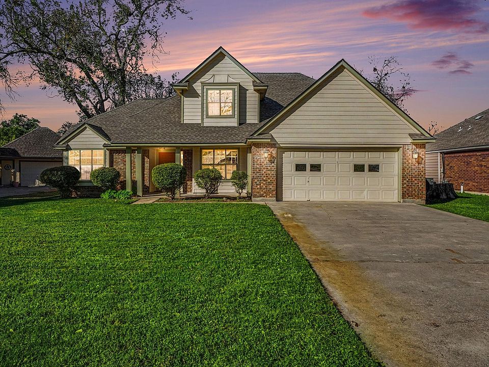 1st image of 107 Sandalwood Dr