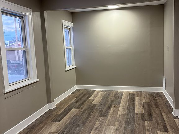 2nd image of 3822 Fern St