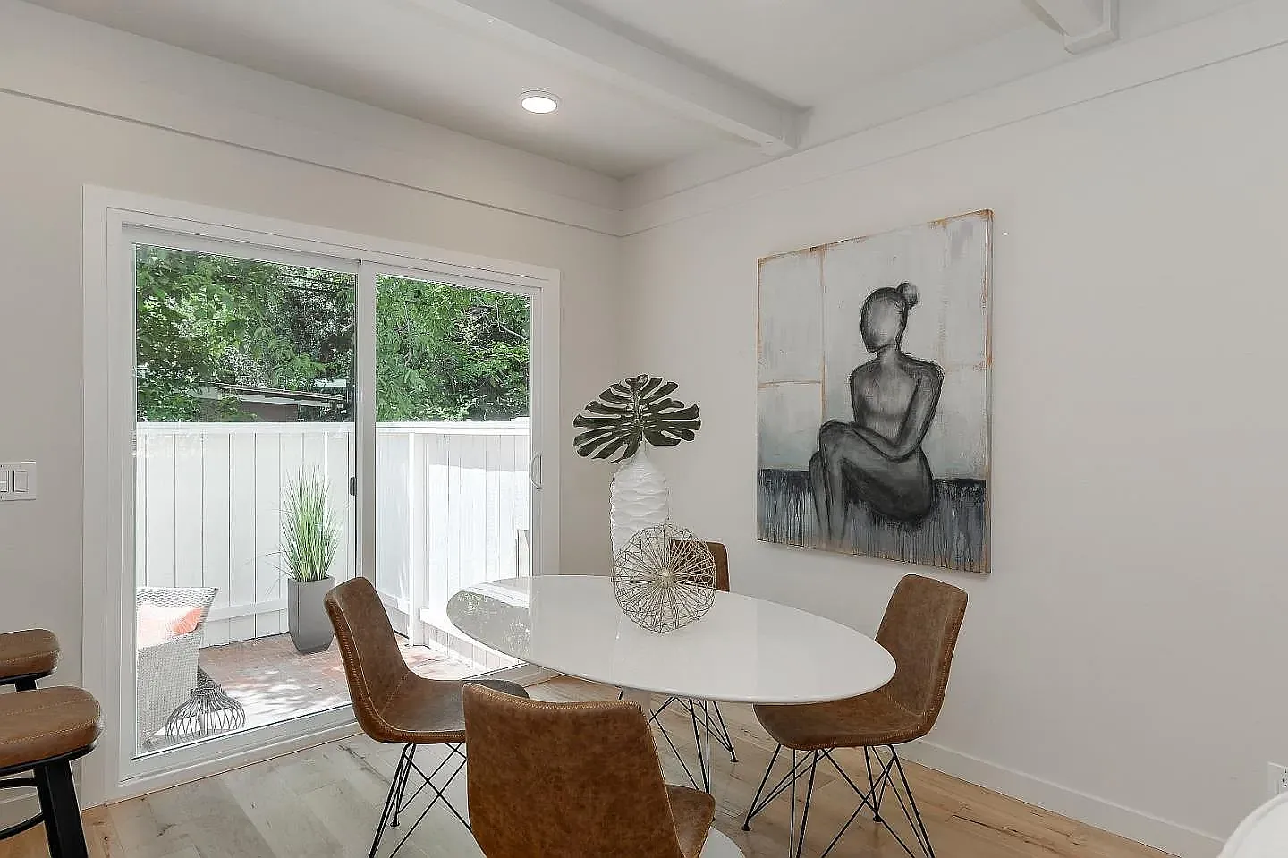 3 bed, 1.5 bath, 1128 sqft, $4,800 — Photo 4