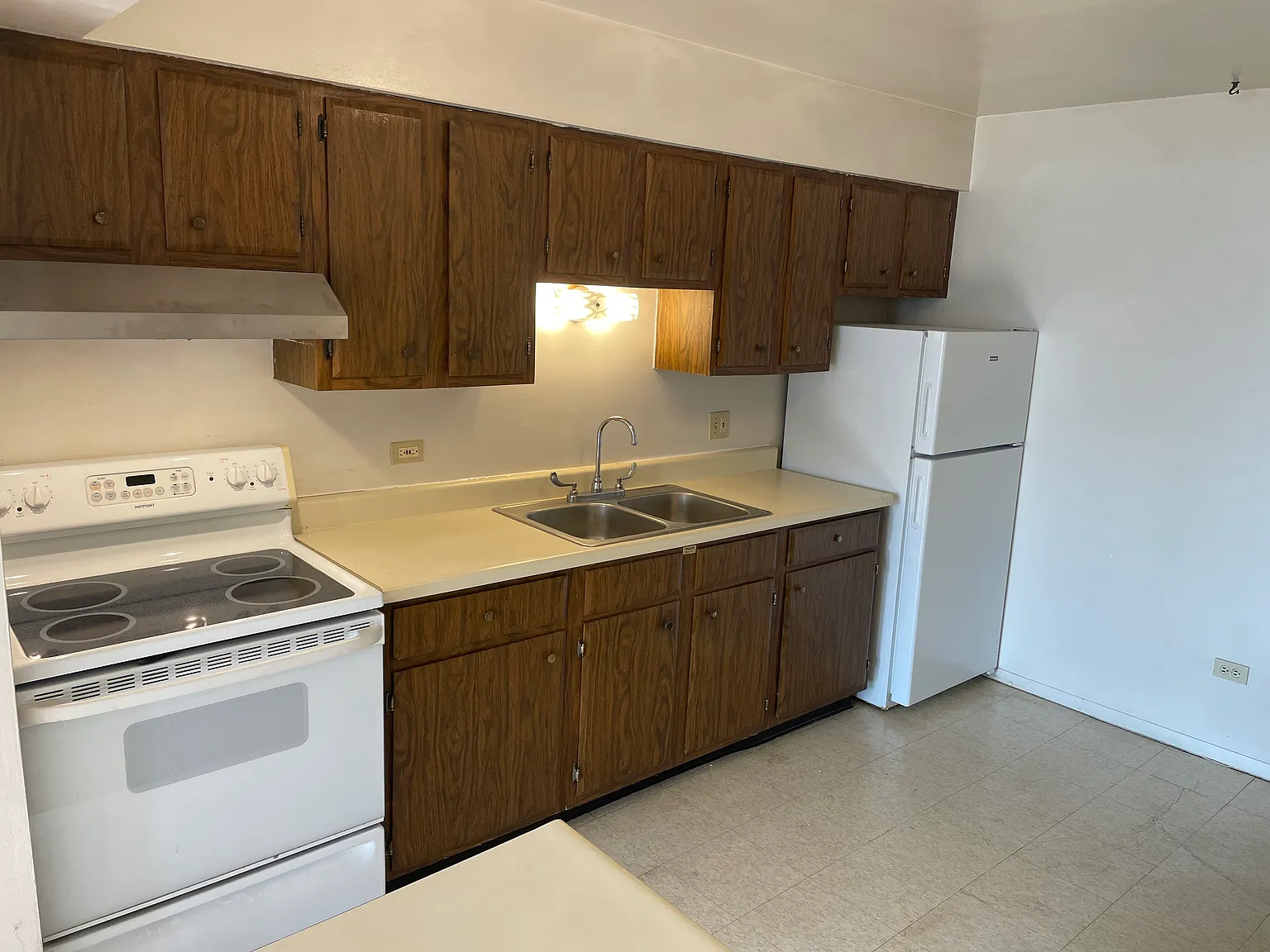 726 Grand Avenue — Photo 2