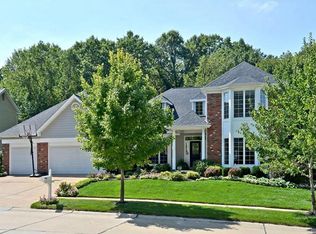 326 Turnberry Place Dr, Ballwin, MO