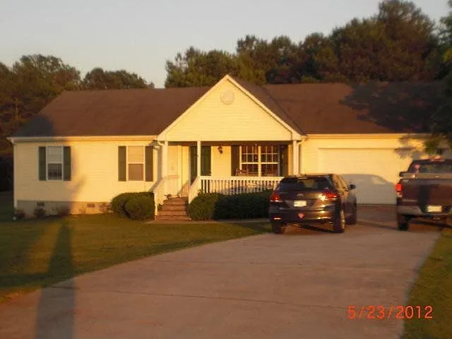 260 Fox Meadow Dr photo 1