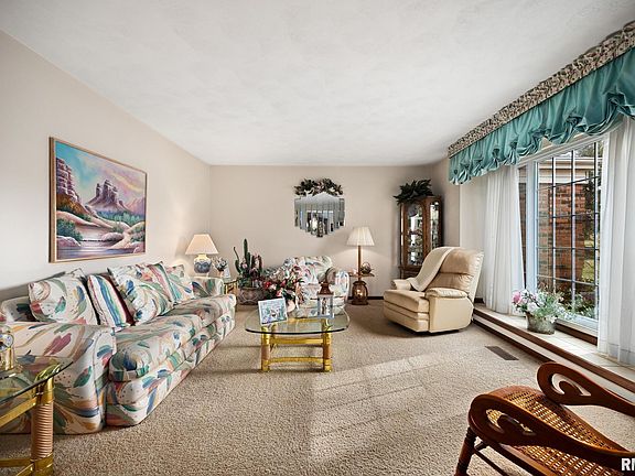 4th image of 22170 Woodlane Ct