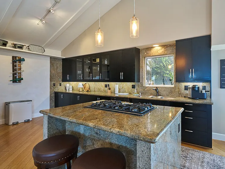 151 Napoleon St — Photo 14