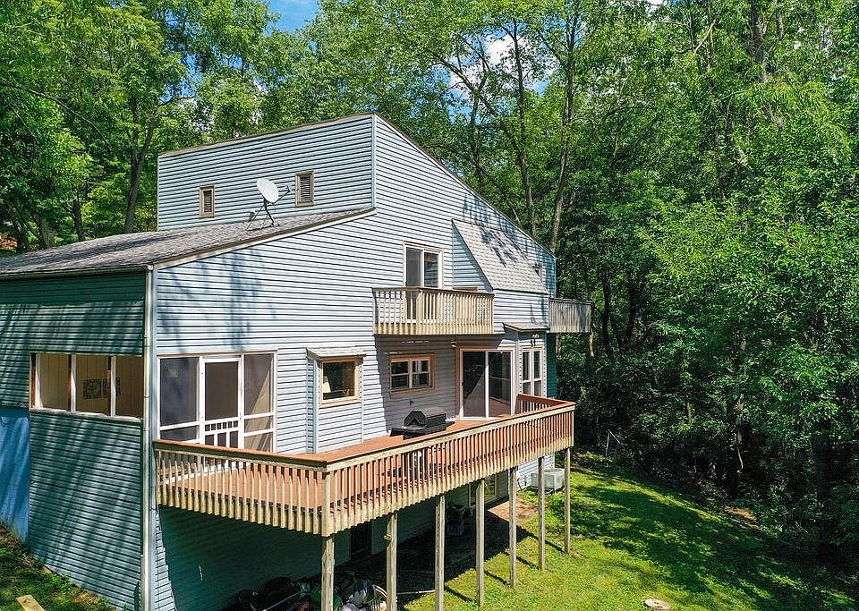 1st image of 399 Spruce Dr