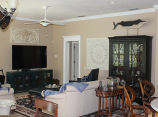 9121 Woodridge Run Dr, Tampa, FL 33647