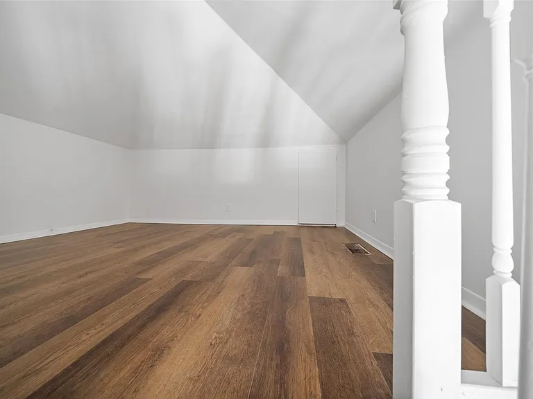 518 Hawthorne St #1 — Photo 12
