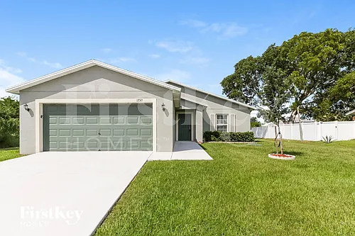 1750 SW Hampshire Ln Photo 1
