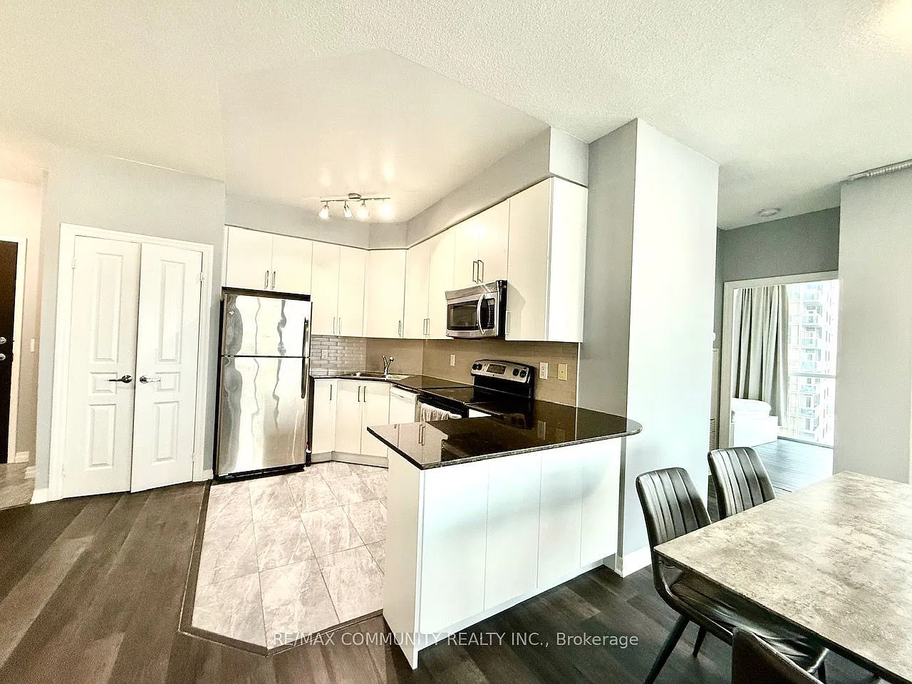 2 bed, $2,950 — Photo 2