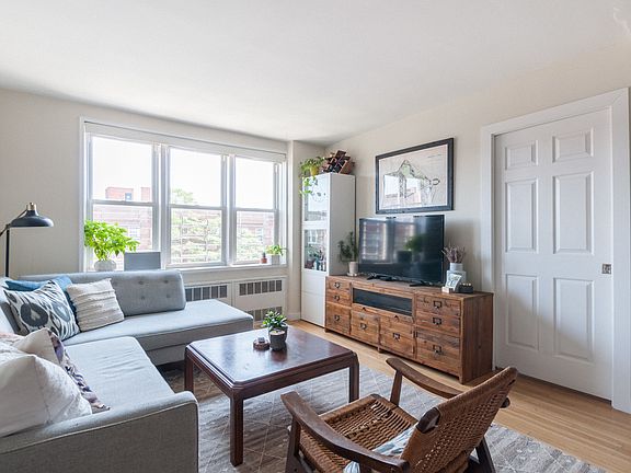 5th image of 400 E 17th St APT 705