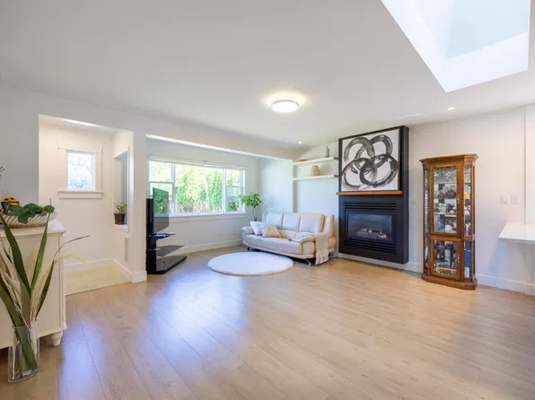 931 Sperling Ave, Burnaby, BC V5B 4H7