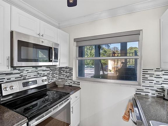 4th image of 1303 S Hercules Ave APT 2