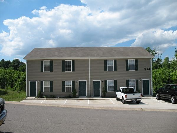 1st image of 916 Kingsbury Dr APT A