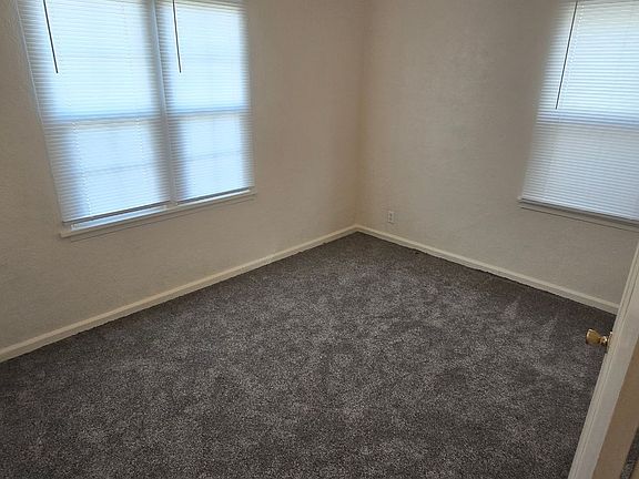 4th image of 2518 Applegate Ave