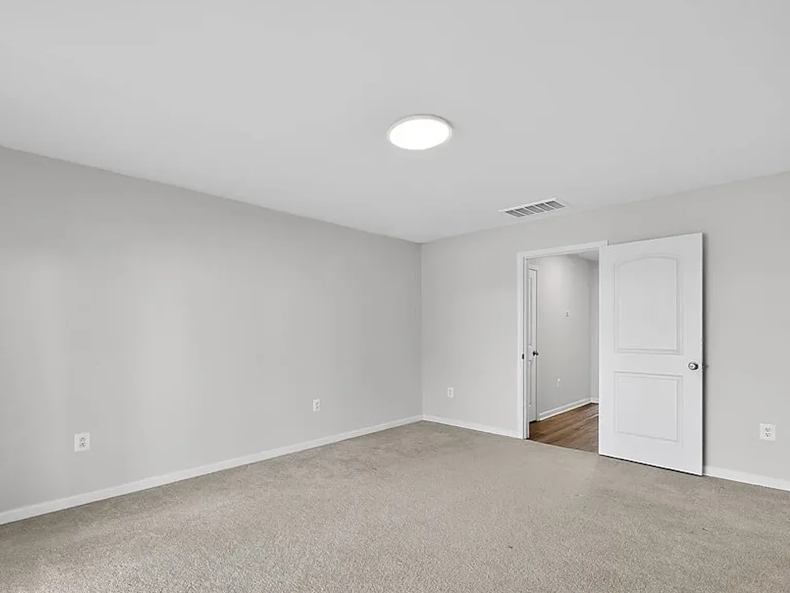 4 bed, 2174 sqft, $2,800 — Photo 4