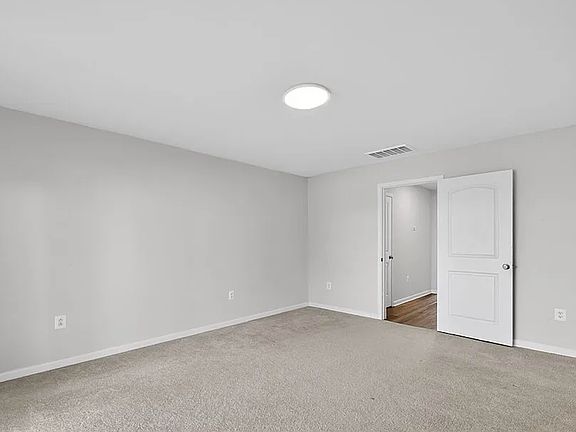 4th image of 633 Eking Green Dr